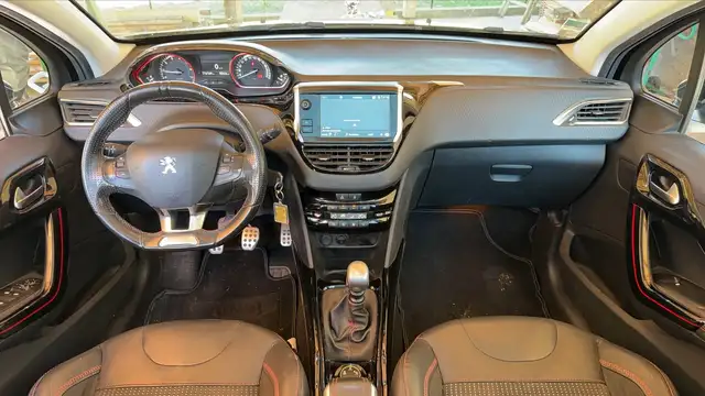 Peugeot 2008 view 11