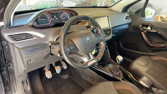 Peugeot 2008 view 8