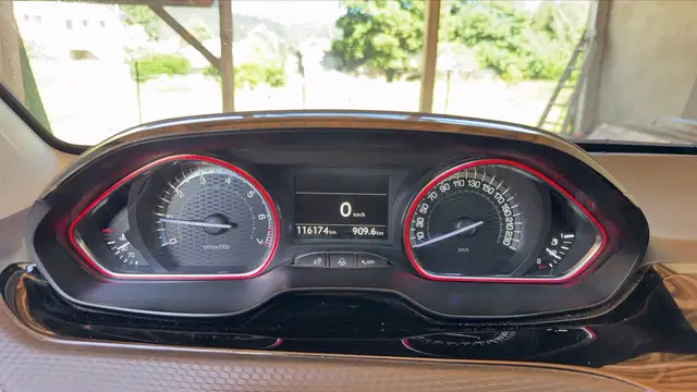 Peugeot 2008 view 12