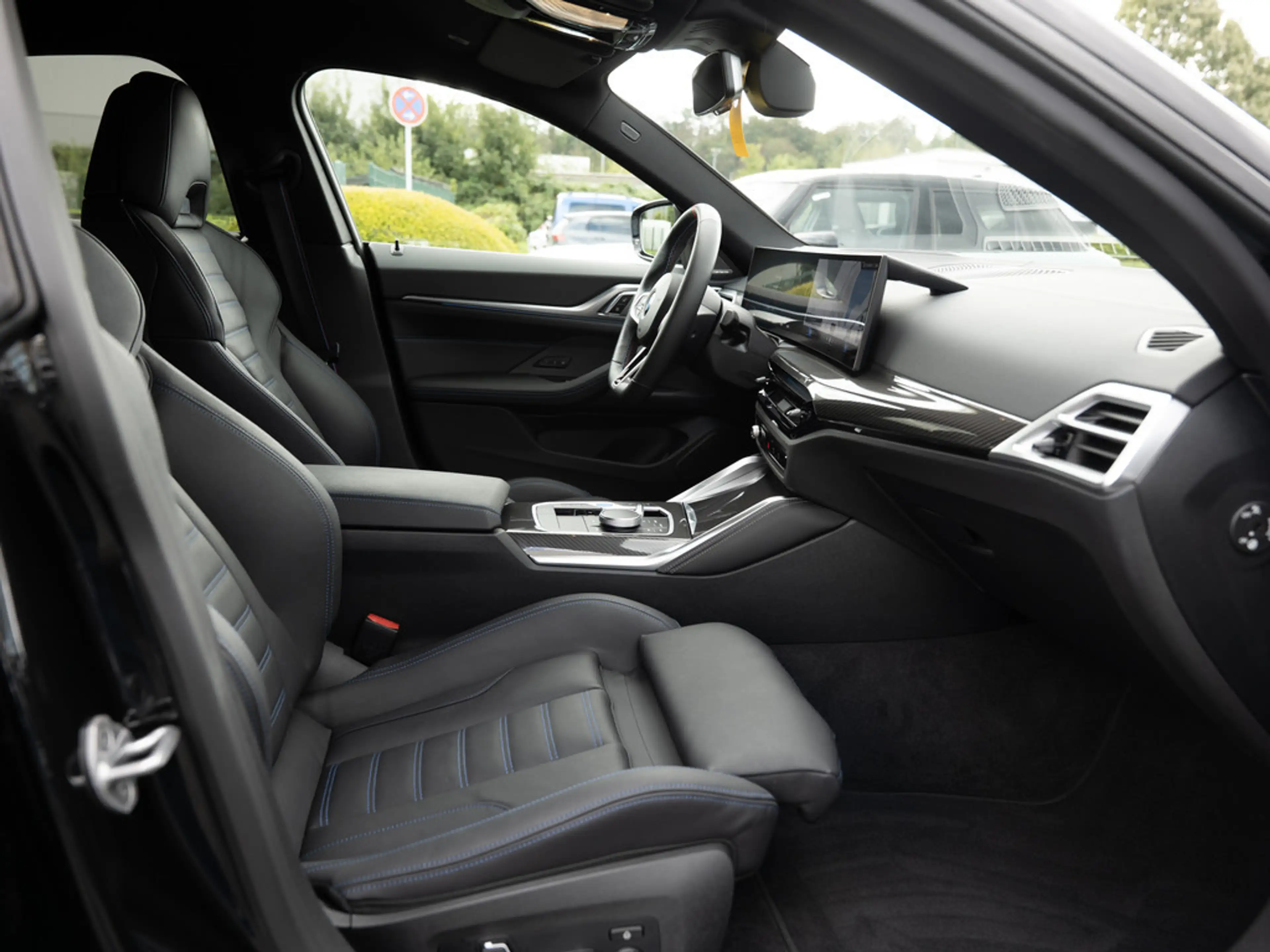 BMW i4 Gran Coupe M60 xDrive AHK HUD ACC NAVI H/K — photo 8
