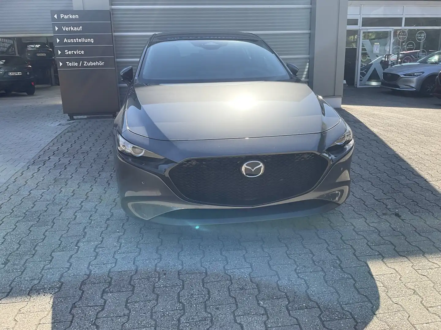 Mazda 3 2.5L e-SKY-G 103 kW (140 PS) Automatik Center Line Grau - 1