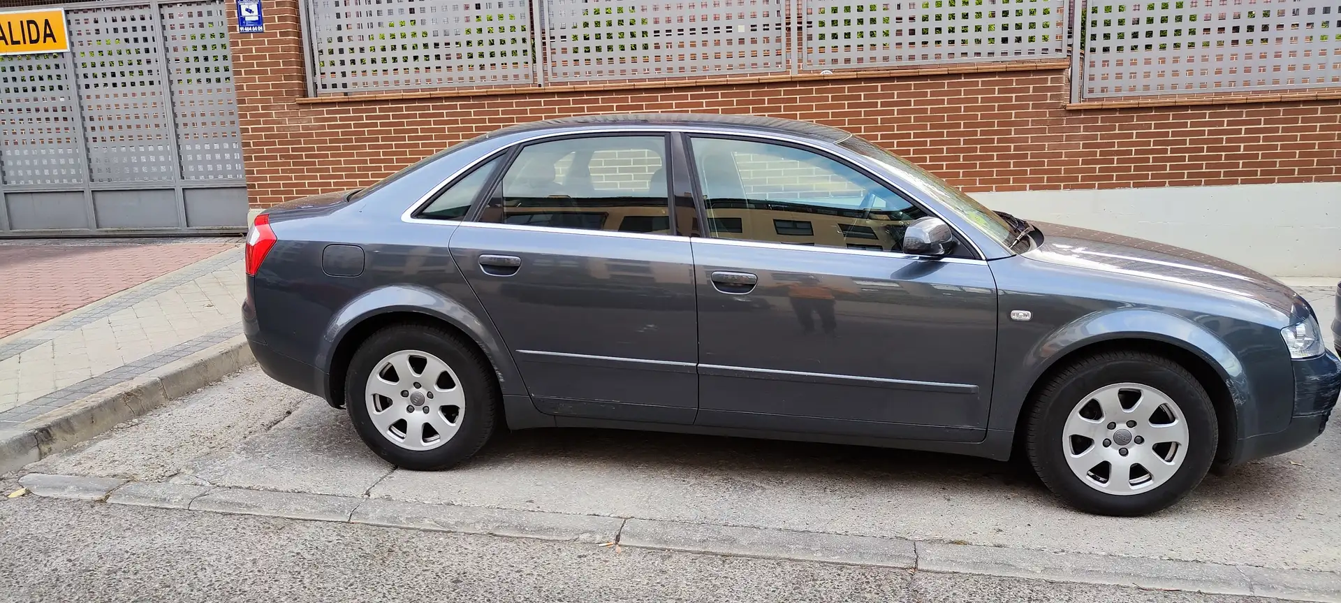 Audi A4 A4 2.0 Gris - 2