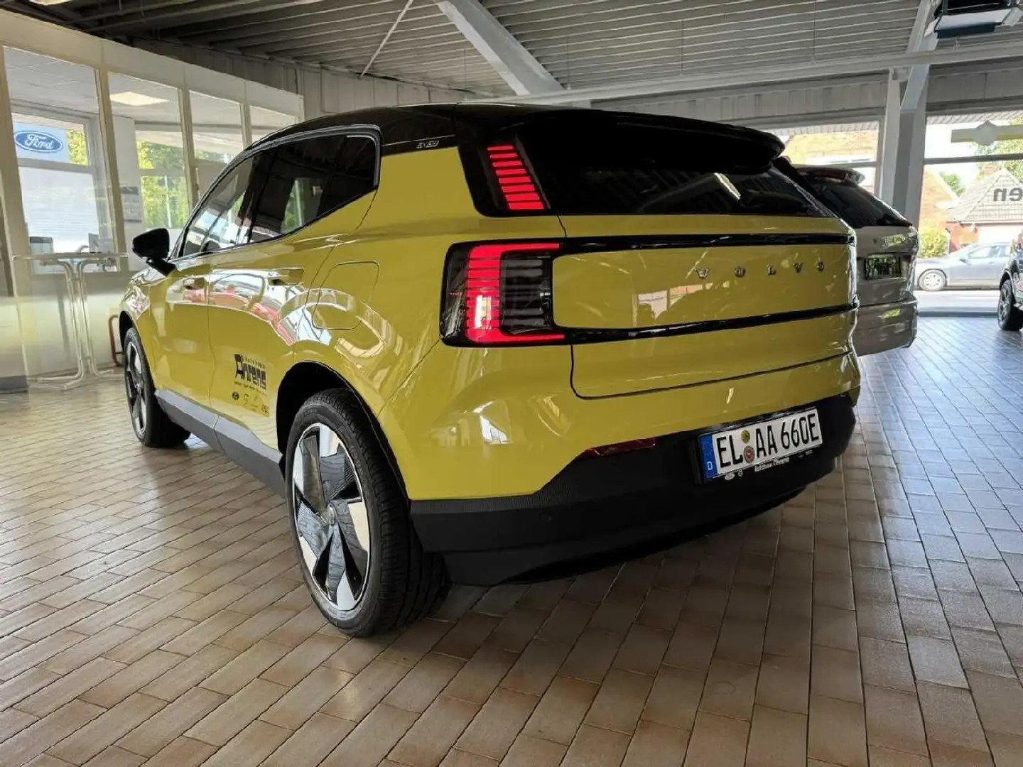 Volvo EX30 Plus 2WD Pure Electric - 2