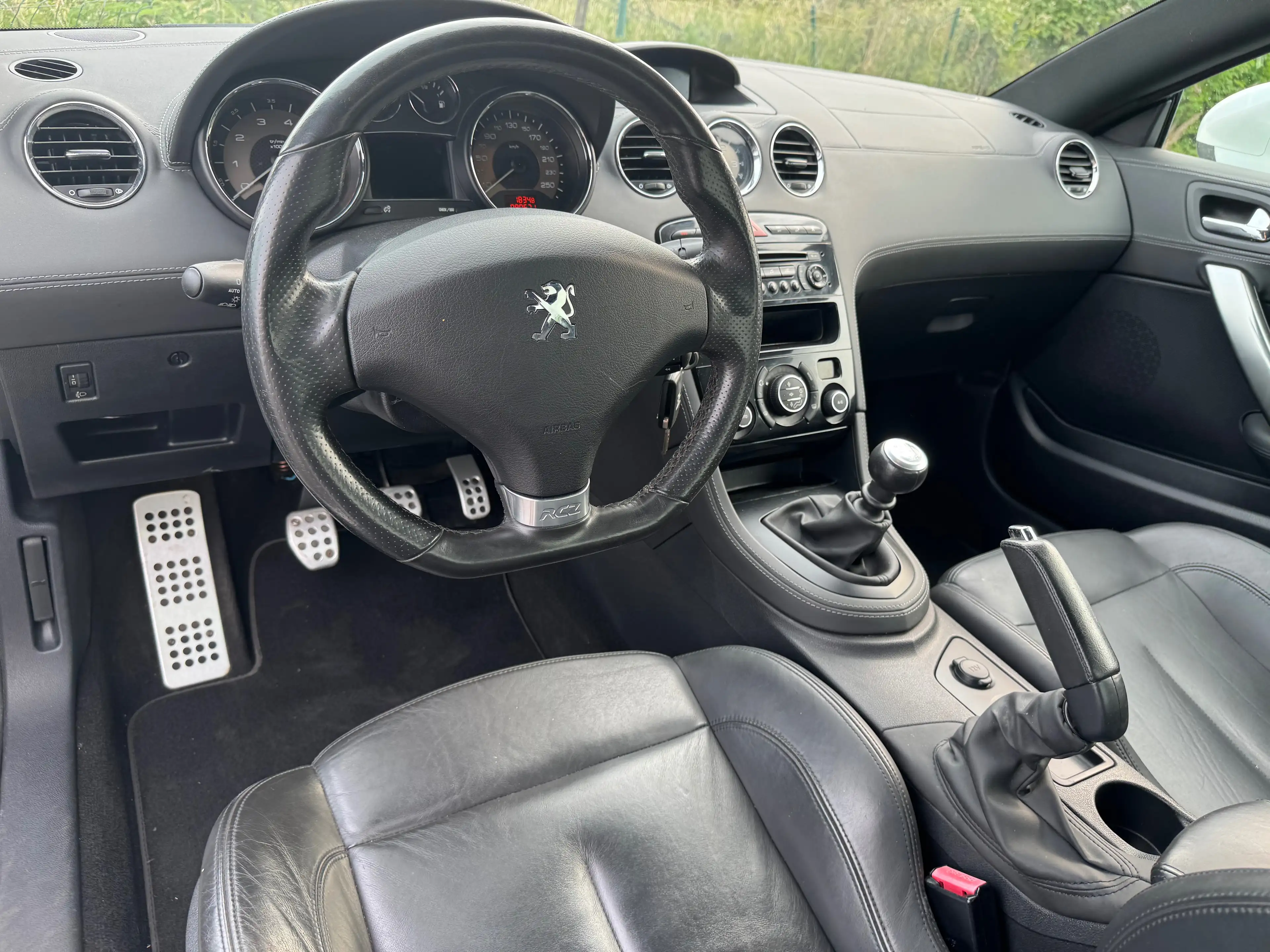 Peugeot RCZ 1.6 THP - Sg chauffants - Bluetooth - Intr cuir — photo 8