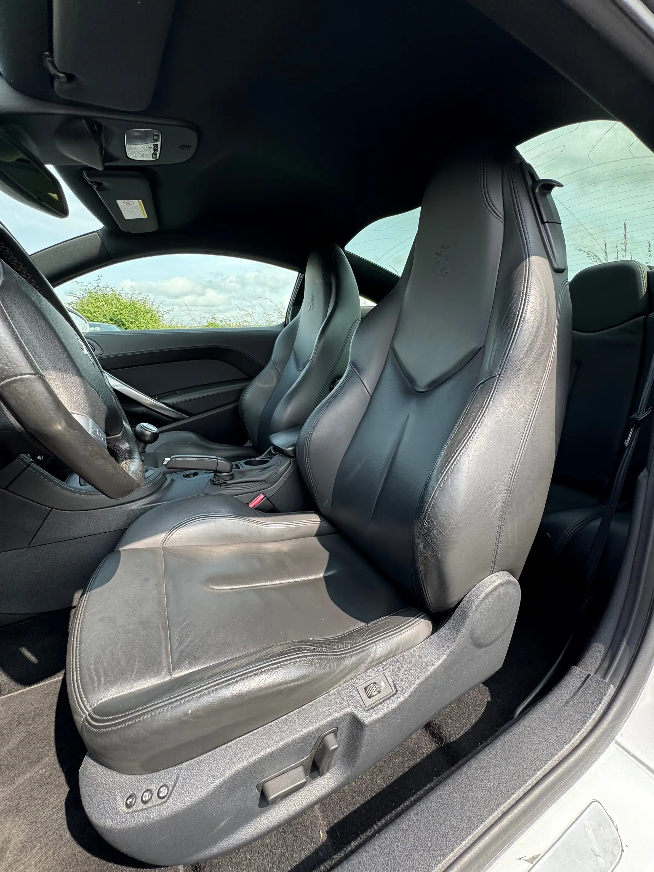 Peugeot RCZ 1.6 THP - Sg chauffants - Bluetooth - Intr cuir — photo 9