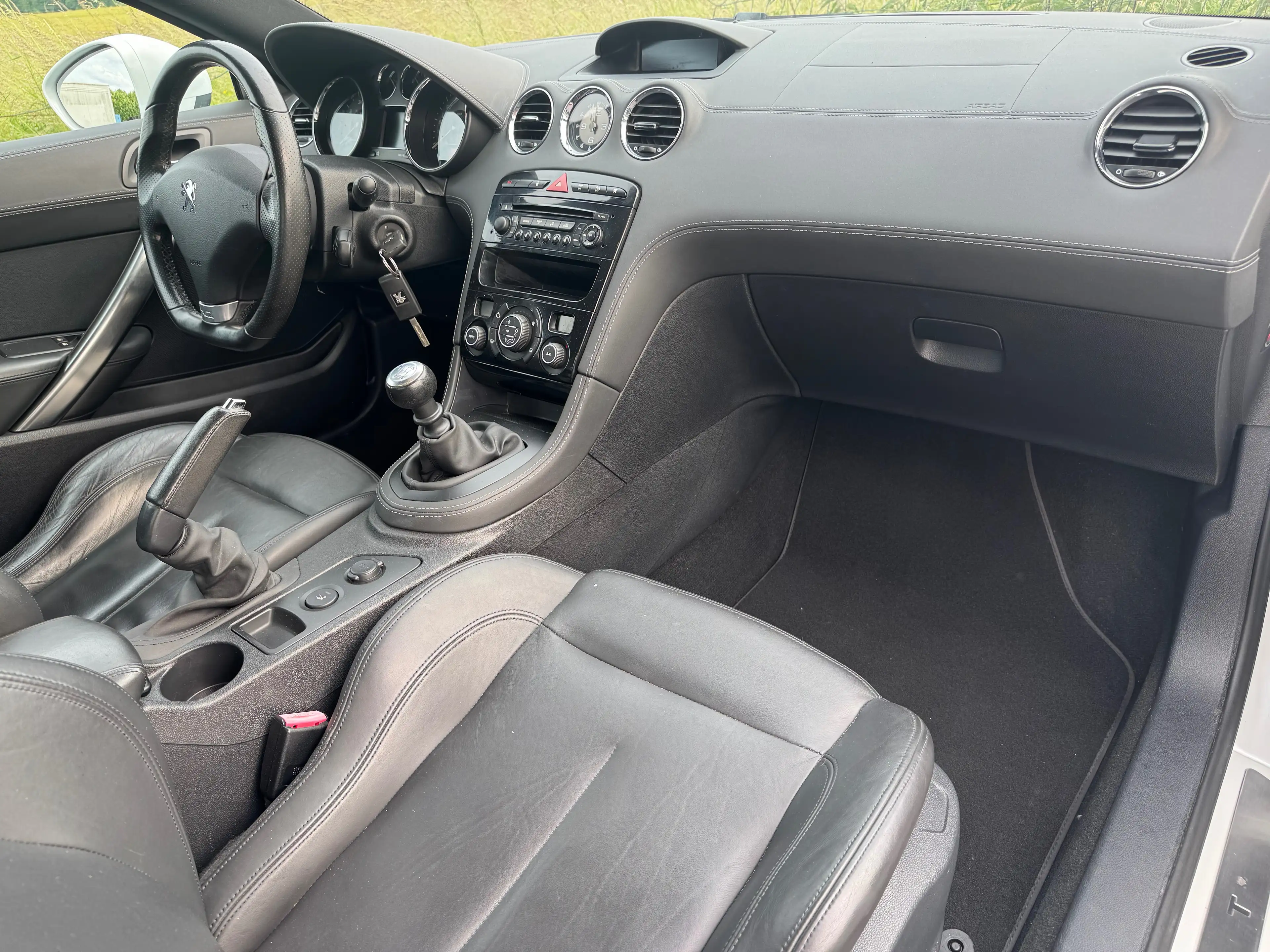 Peugeot RCZ 1.6 THP - Sg chauffants - Bluetooth - Intr cuir — photo 11