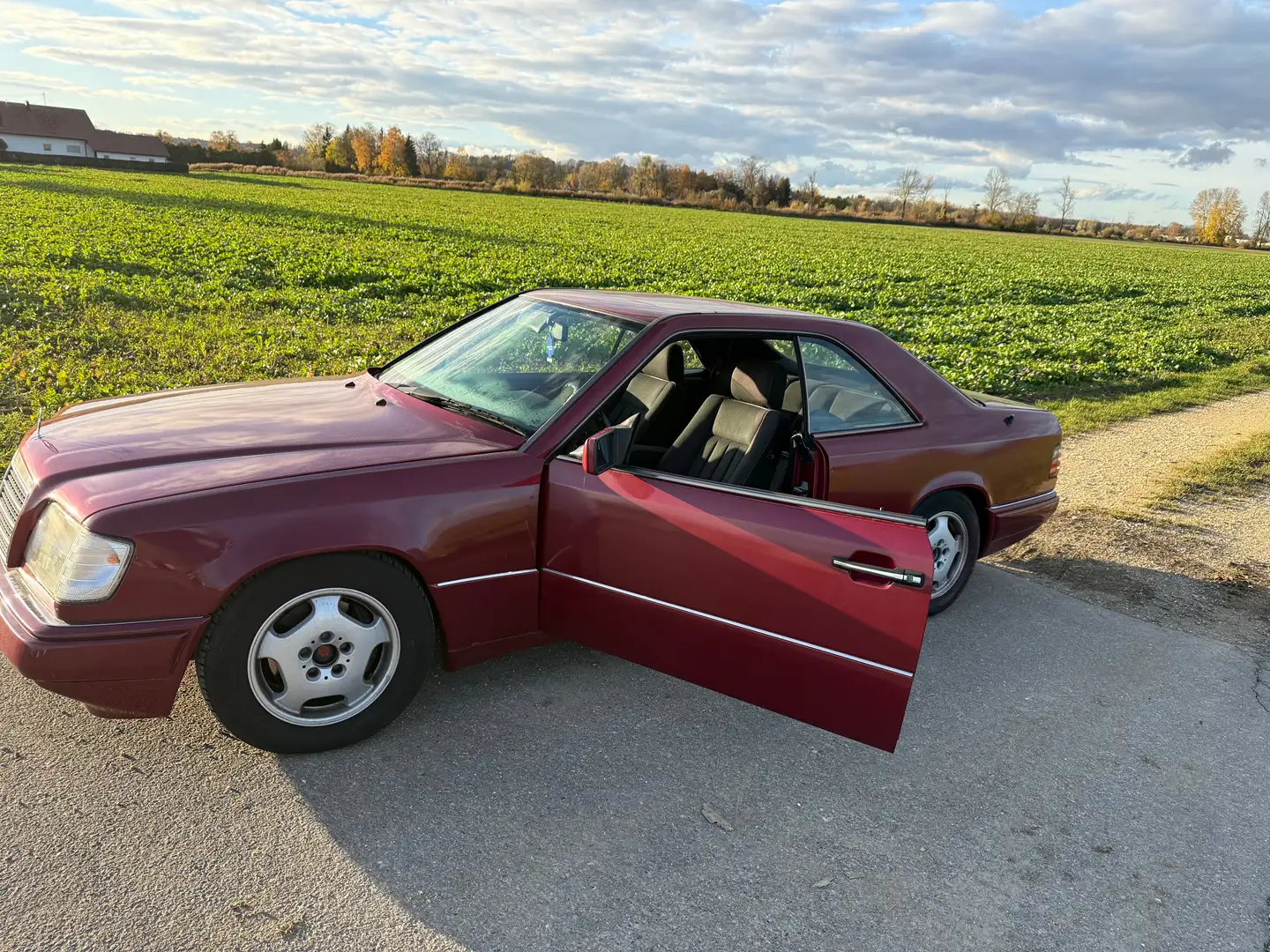 Mercedes-Benz E 320 C Rot - 1