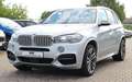 BMW X5 M d /SHEFT/LED/AHK/PANO/NAVI/HEAD UP/B&O Silver - thumbnail 1