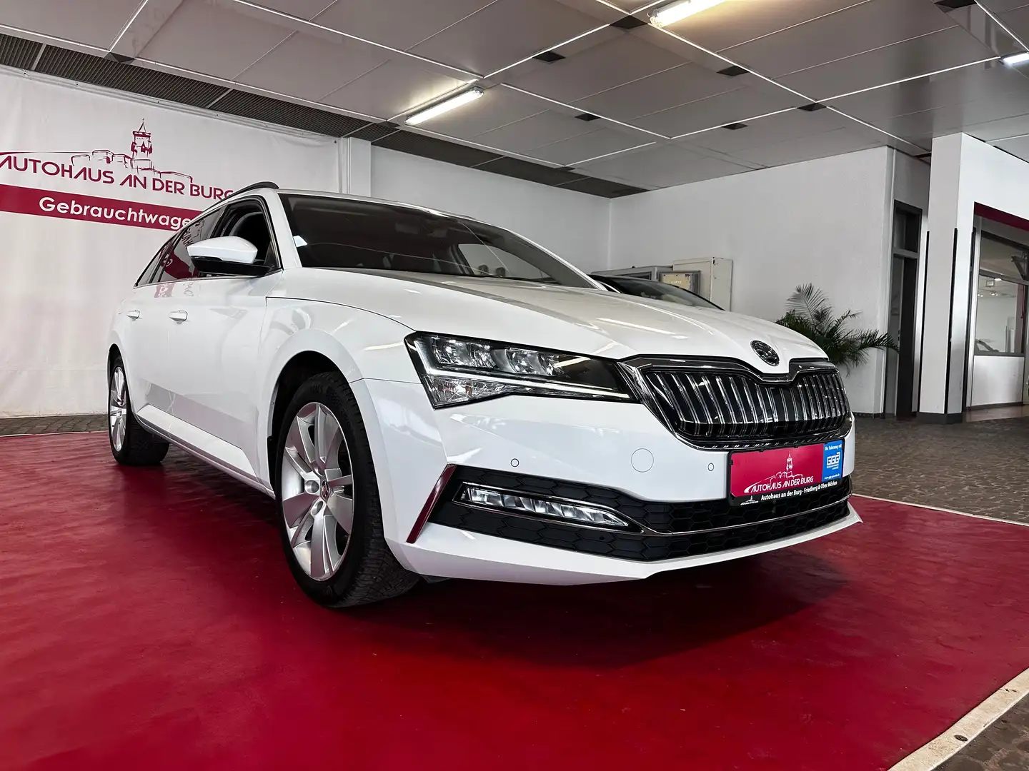 Skoda Superb Ambition iV //Memory//LED//DAB//AHK Weiß - 1
