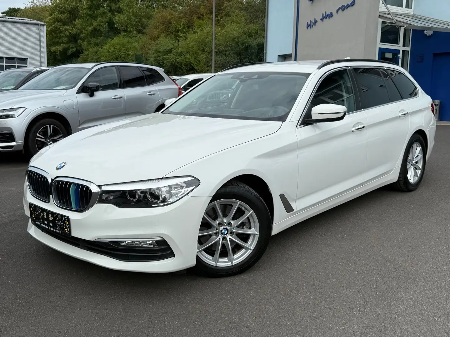 BMW 520 d Touring xDrive AHK HUD LED GRA Kam HiFi Weiß - 1