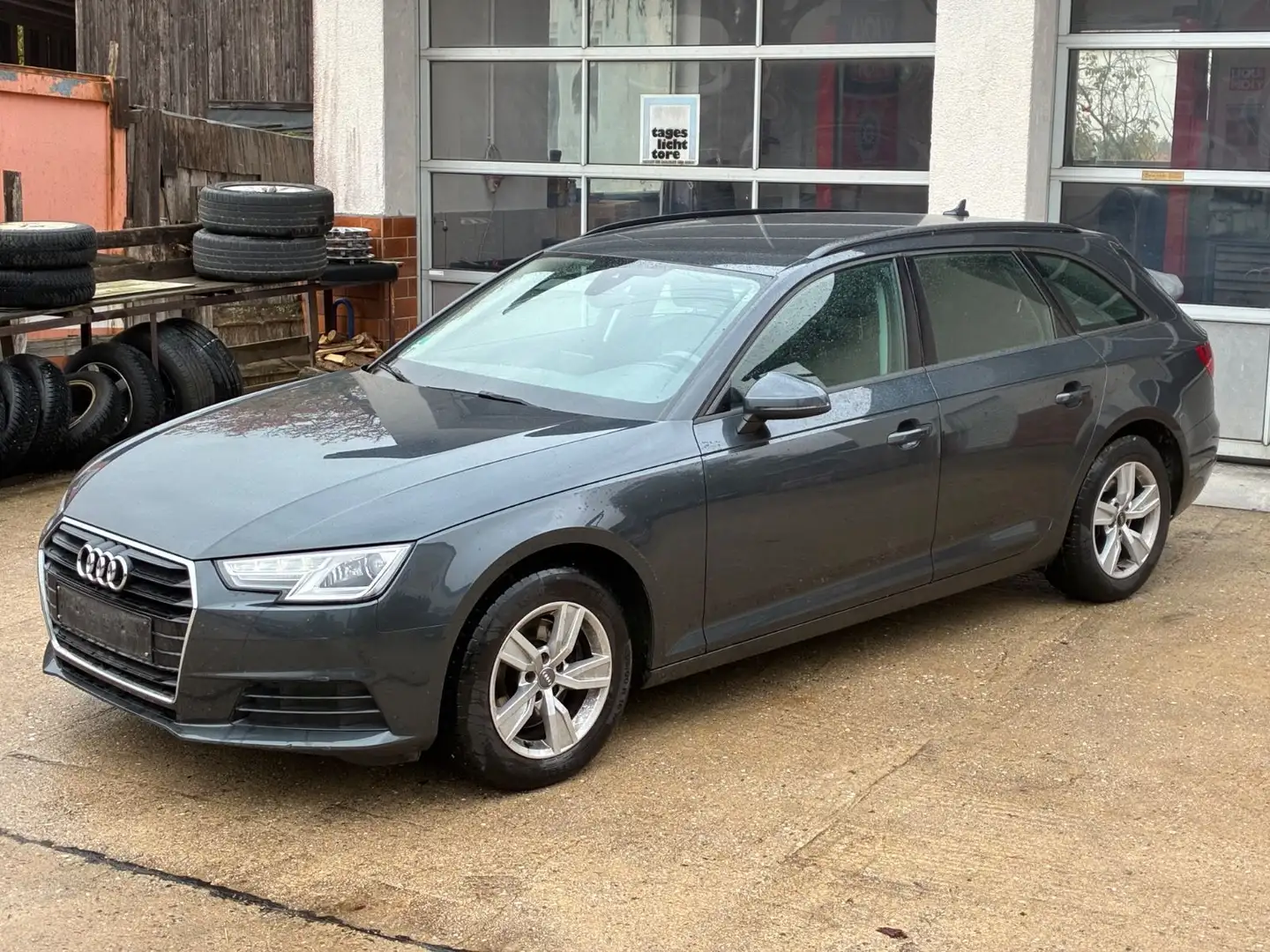Audi A4 2.0 TDI 90kW Avant 1.HAND+NAVI+XENON+BUSINESS Grau - 1