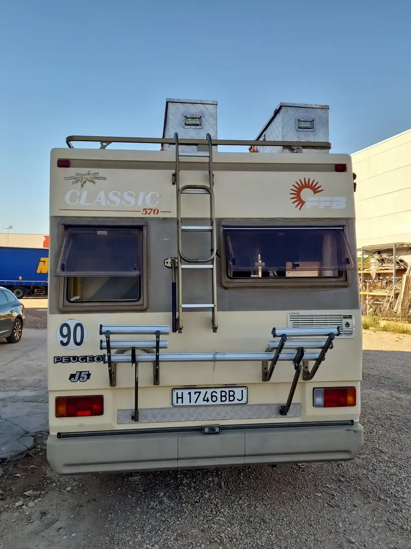 Peugeot J5 Chasis Cabina TD 1800 Largo Beige - 2