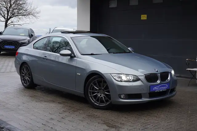 BMW 330 330i xDrive Aut. KLIMA+NAVI+XENON+SchDach+PDC+ALU