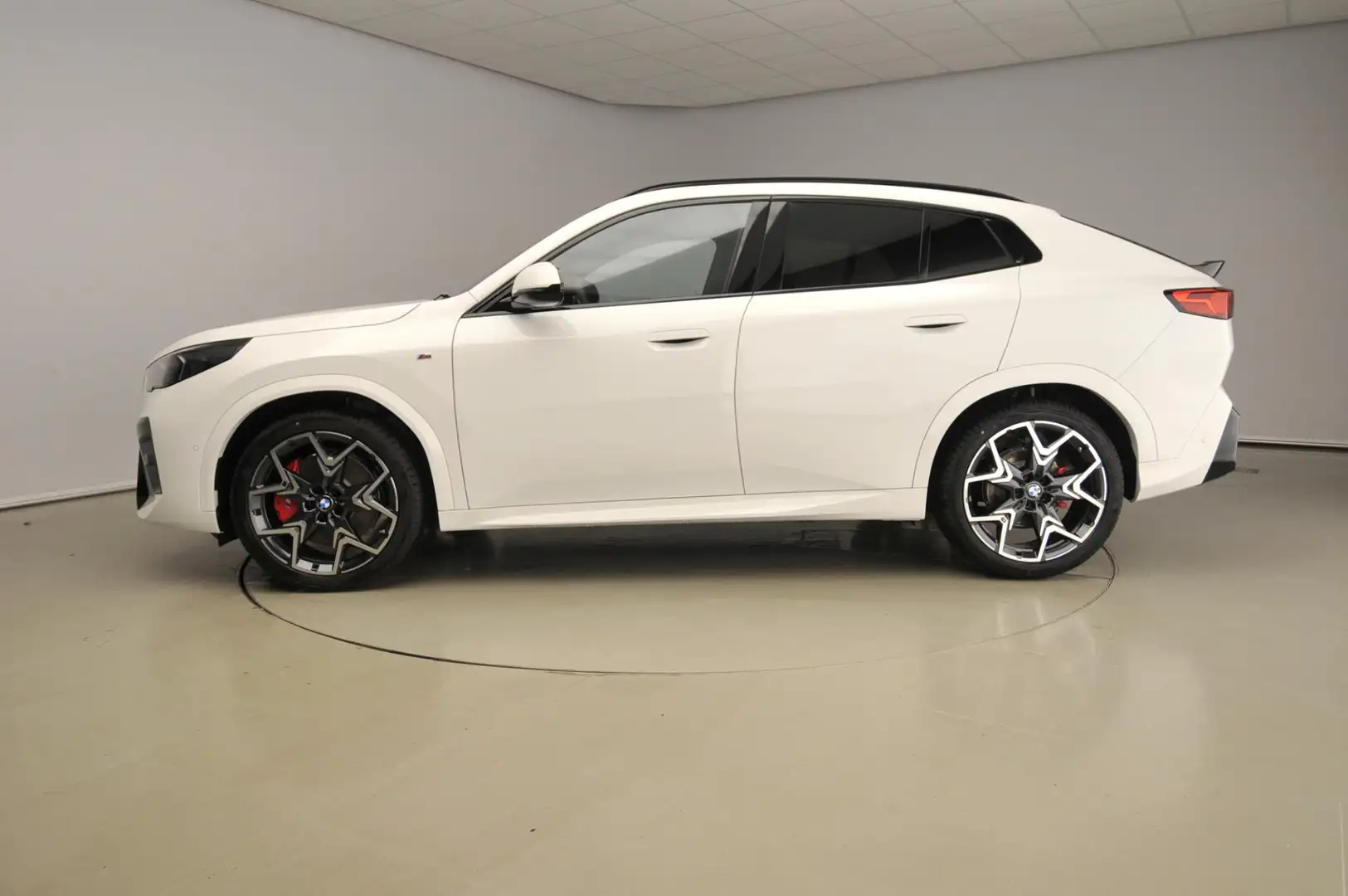 BMW X2 sDrive18d | M-Sportpakket | LED | Navigatie | Schu Wit - 2