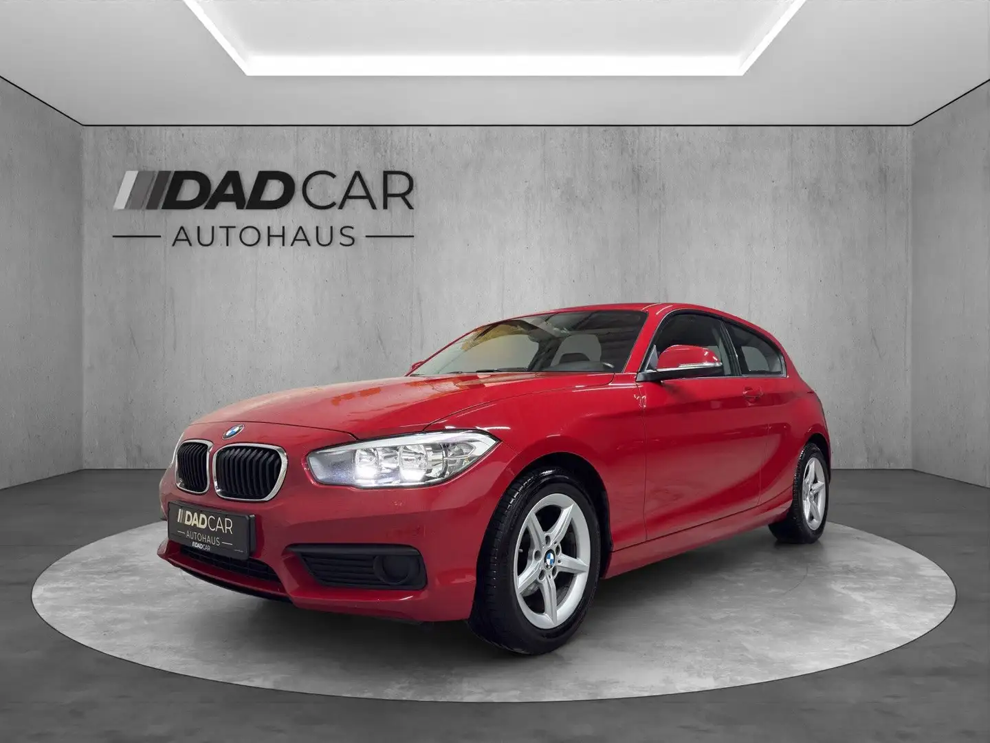 BMW 116 i LCI Urban Line 1.Hand PDC Navi Rouge - 1