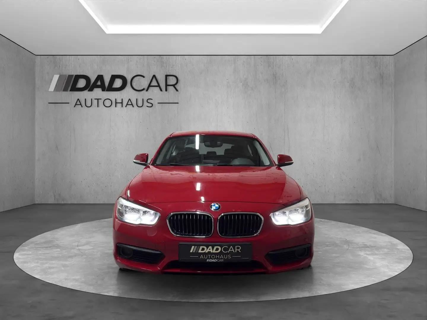BMW 116 i LCI Urban Line 1.Hand PDC Navi Rouge - 2