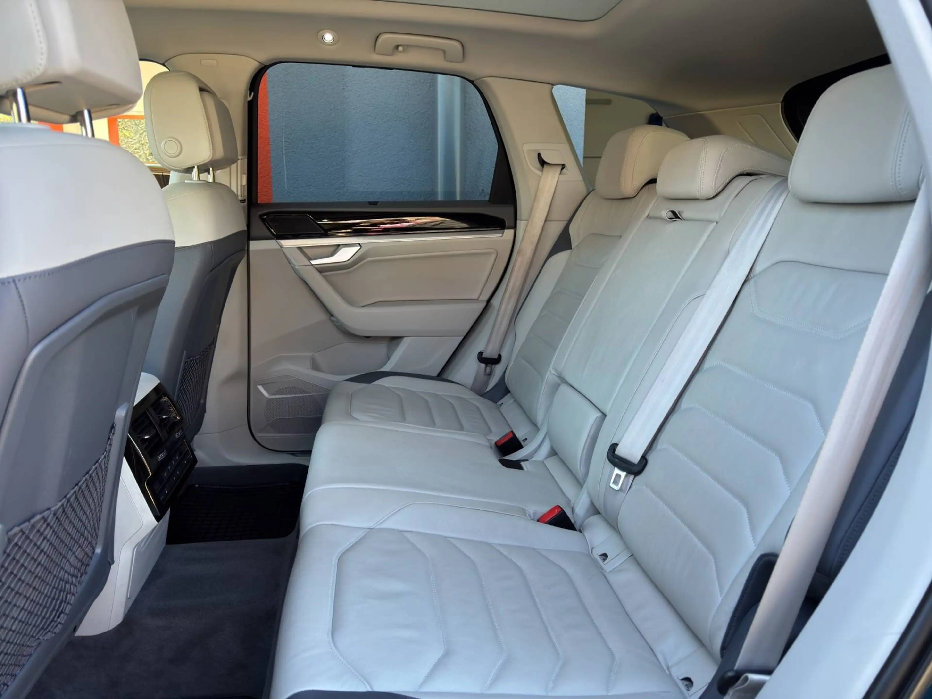 Volkswagen Touareg Elegance 4Motion V6 eHybrid, Luftfahrwerk,.... — photo 14