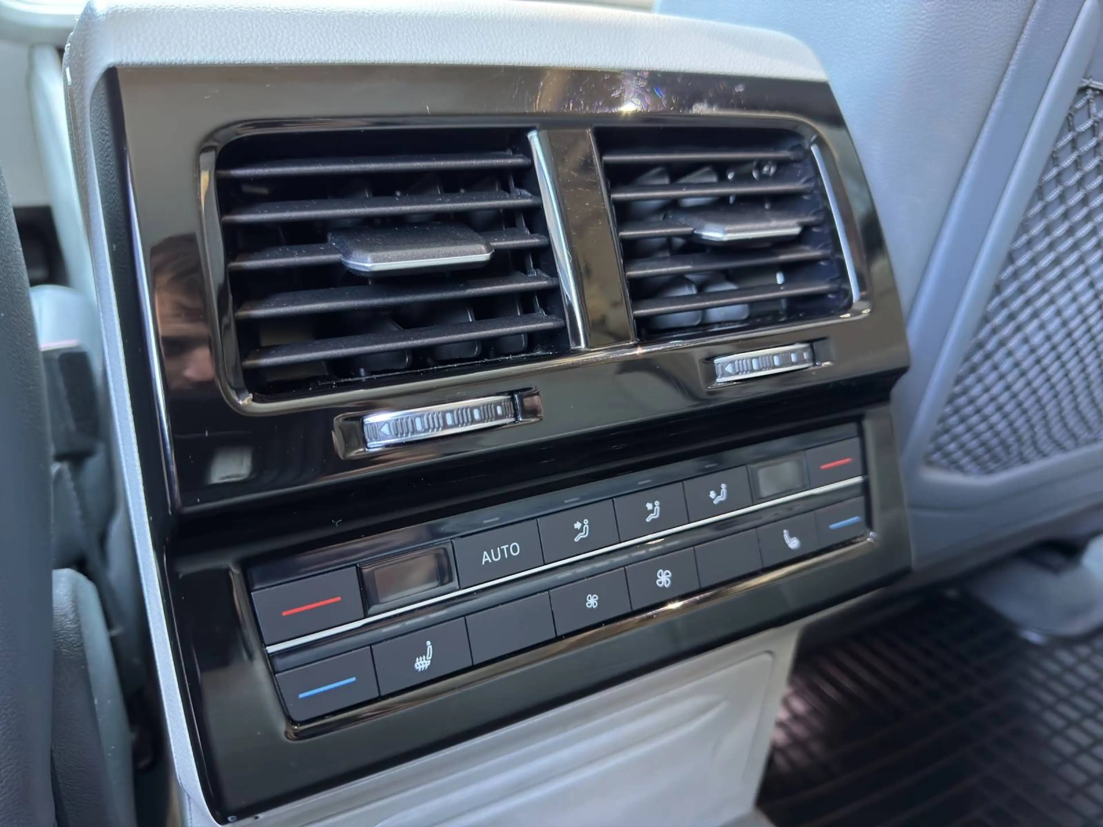 Volkswagen Touareg Elegance 4Motion V6 eHybrid, Luftfahrwerk,.... — photo 15
