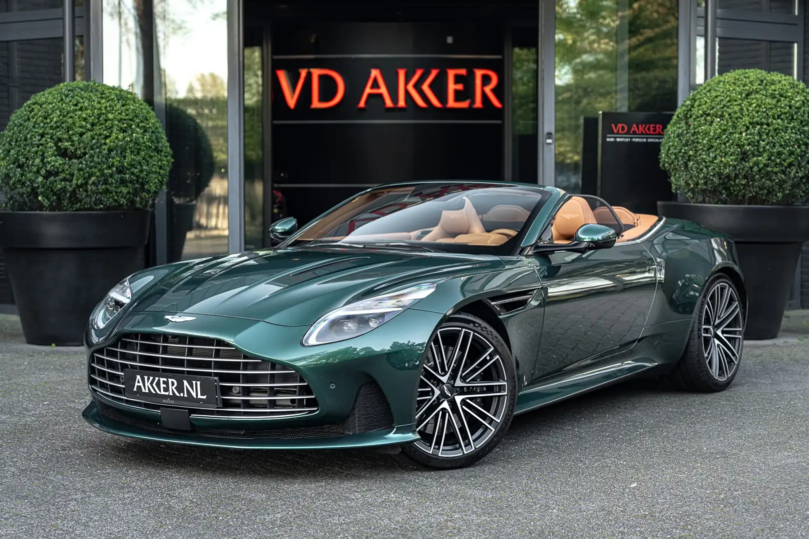 Aston Martin DB12 V8 Volante | Signature Metallic | Sport Plus Stoel Grün - 1