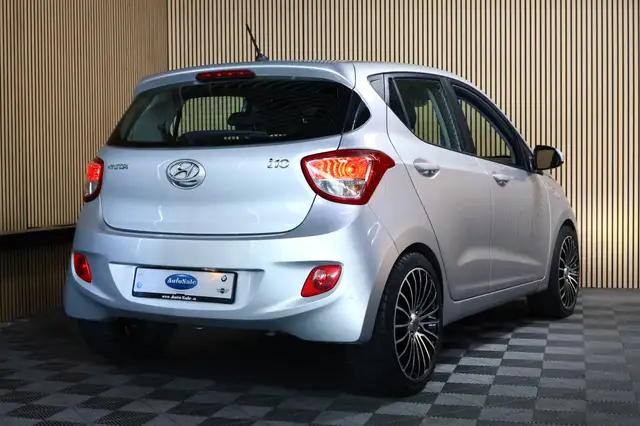 Hyundai i10 view 3