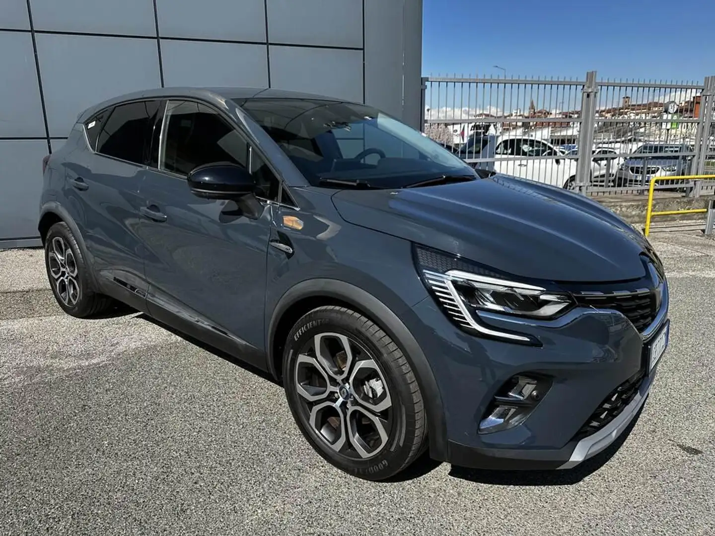 Renault Captur 1.6 plug-in hybrid Intens E-Tech 160cv auto Blau - 2