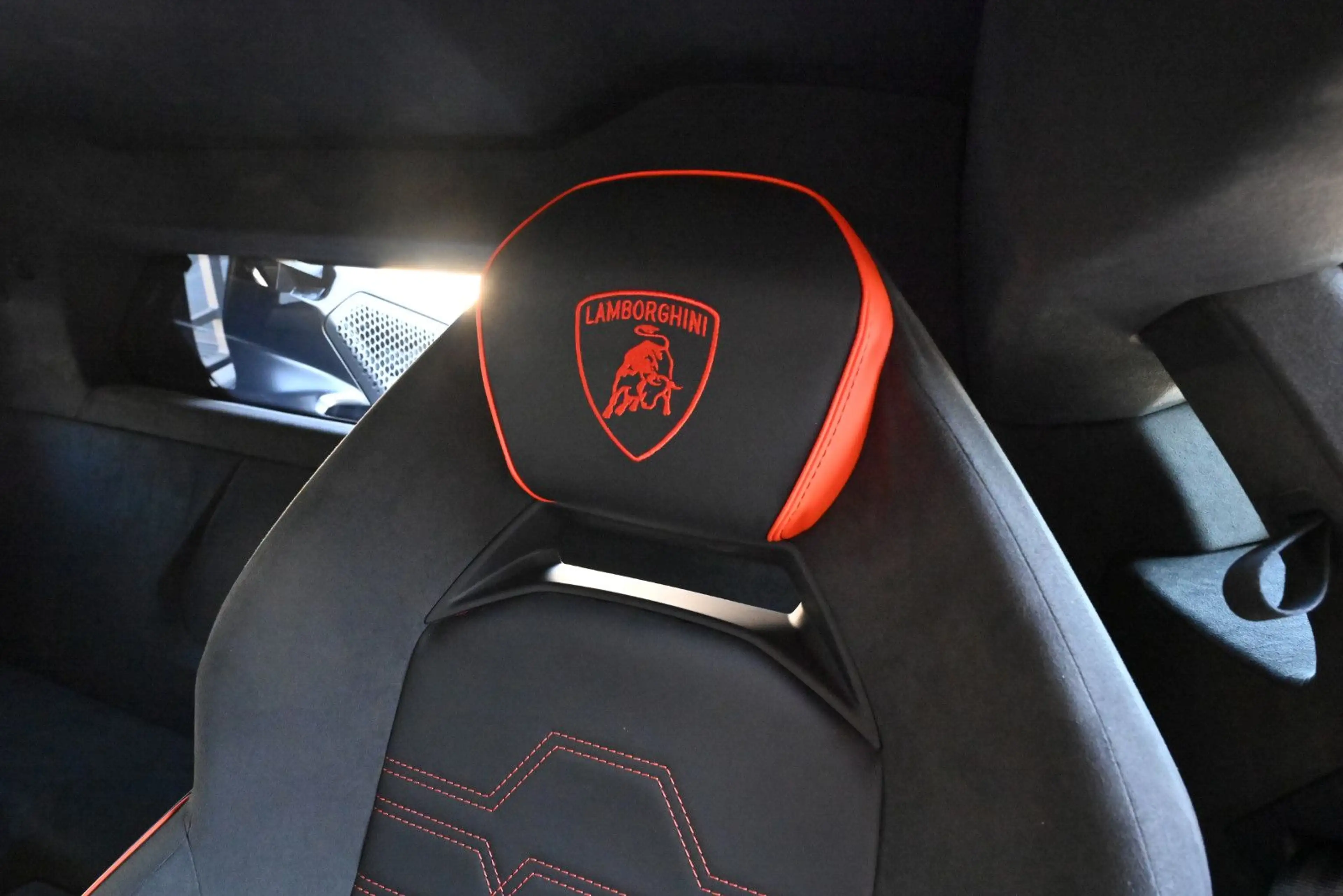 Lamborghini Revuelto /1.Hd./Sportivo Trim/21"/22"/BF Display — photo 4
