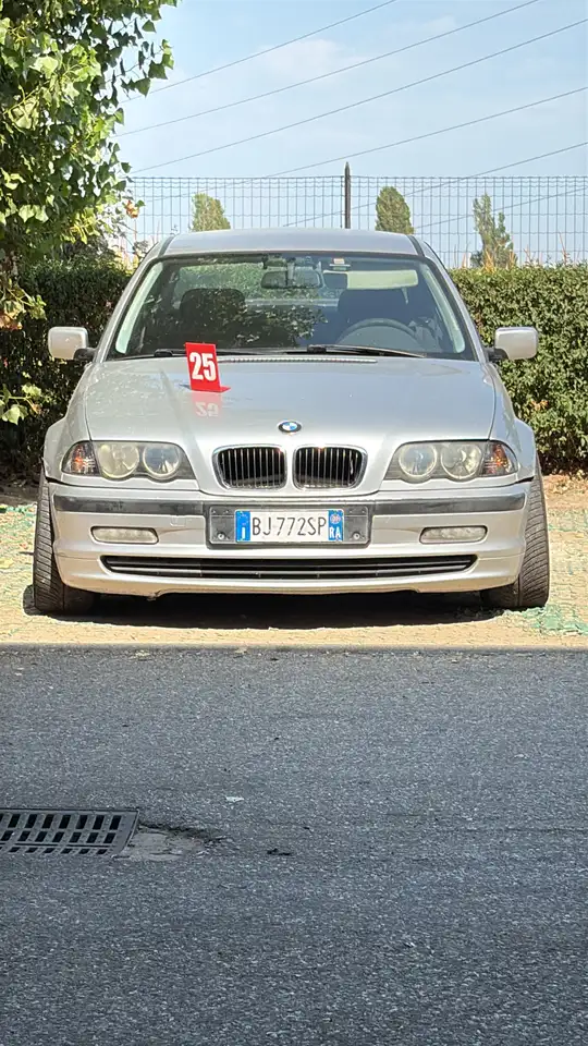 BMW 318i, foto 1