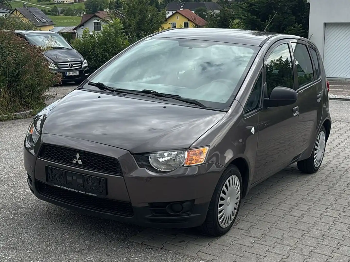 Mitsubishi Colt 5dr 1,1 MPI Austria Edition Beige - 1