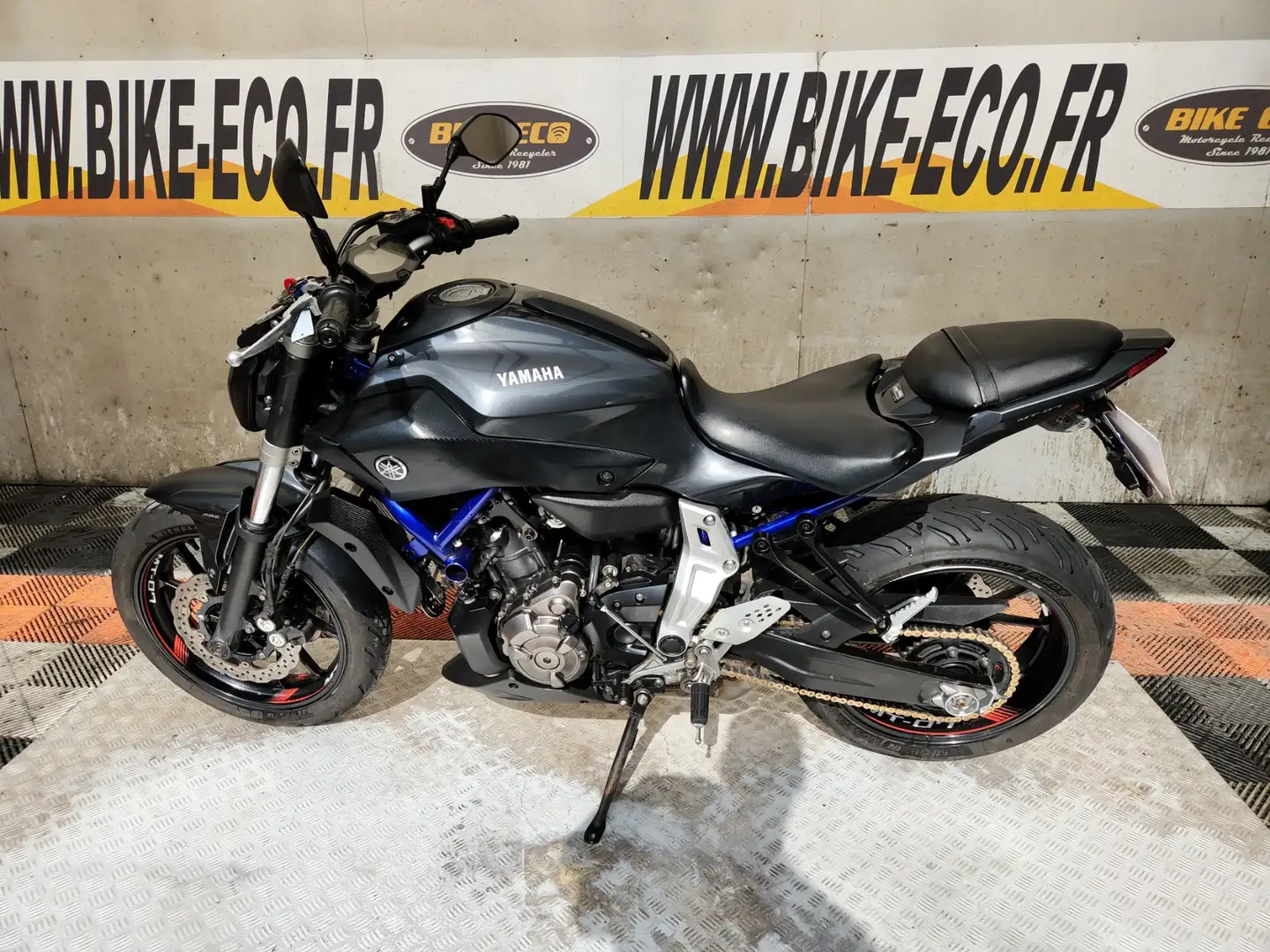 Yamaha MT-07 Gris - 2