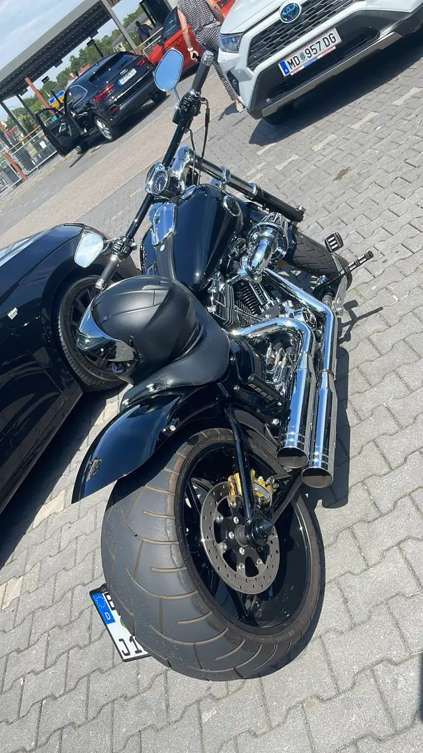 Harley-Davidson Custom Bike Breakout Custom Schwarz - 2