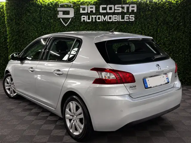 Peugeot 308 view 2