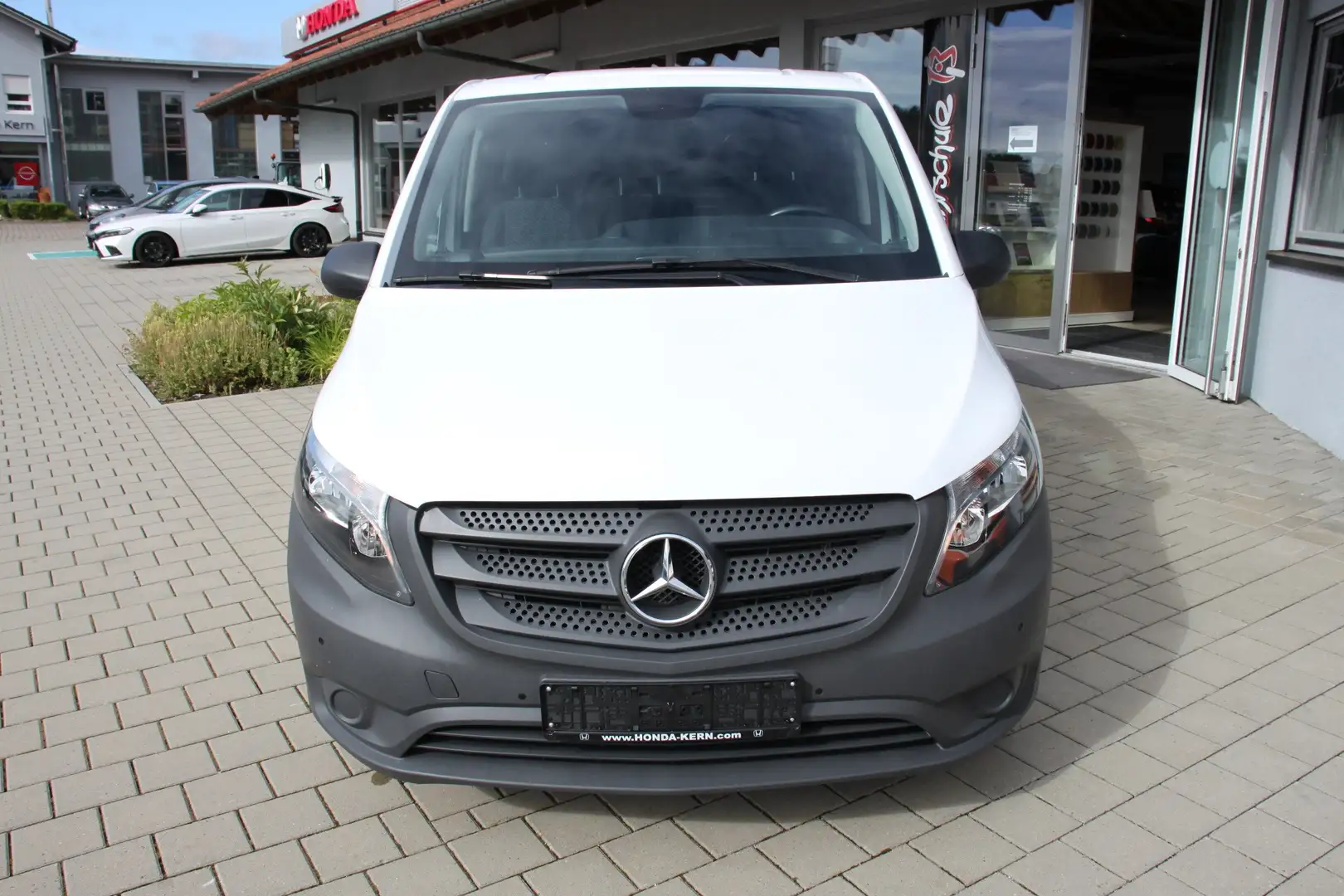 Mercedes-Benz Vito 116 CDI Base RWD lang Weiß - 2