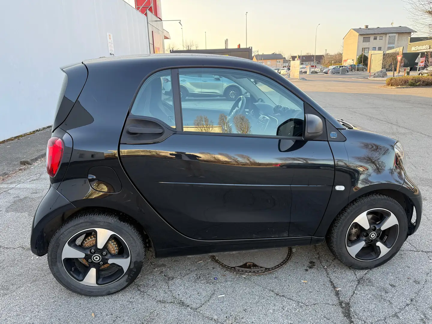 smart forTwo smart EQ fortwo 17,6kWh Schwarz - 2
