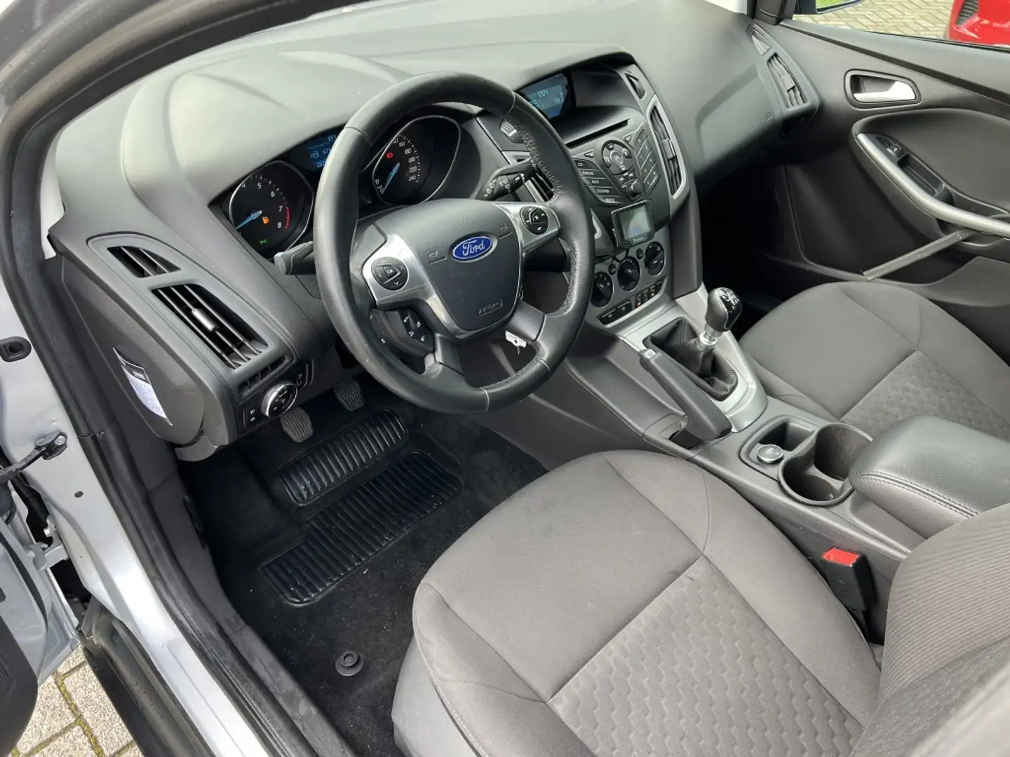Ford Focus 1.0 EcoBoost 125PK | Cruise | Airco Grijs - 2