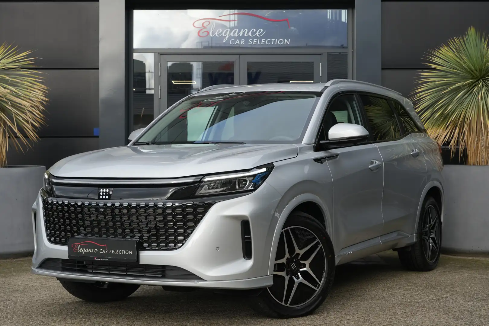 DFSK E5 Plug-In-Hybrid 288pk Panoramadak/AppleCarplay/360c Zilver - 1