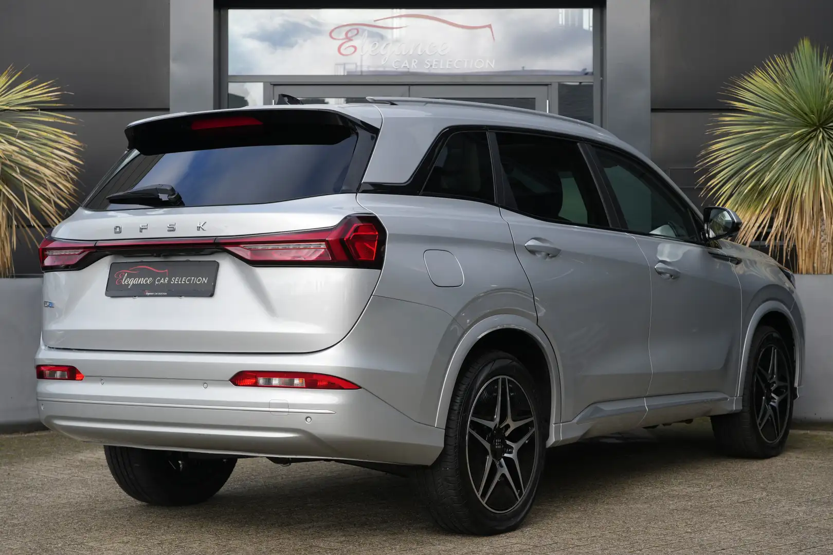 DFSK E5 Plug-In-Hybrid 288pk Panoramadak/CarAuto/360camera srebrna - 2