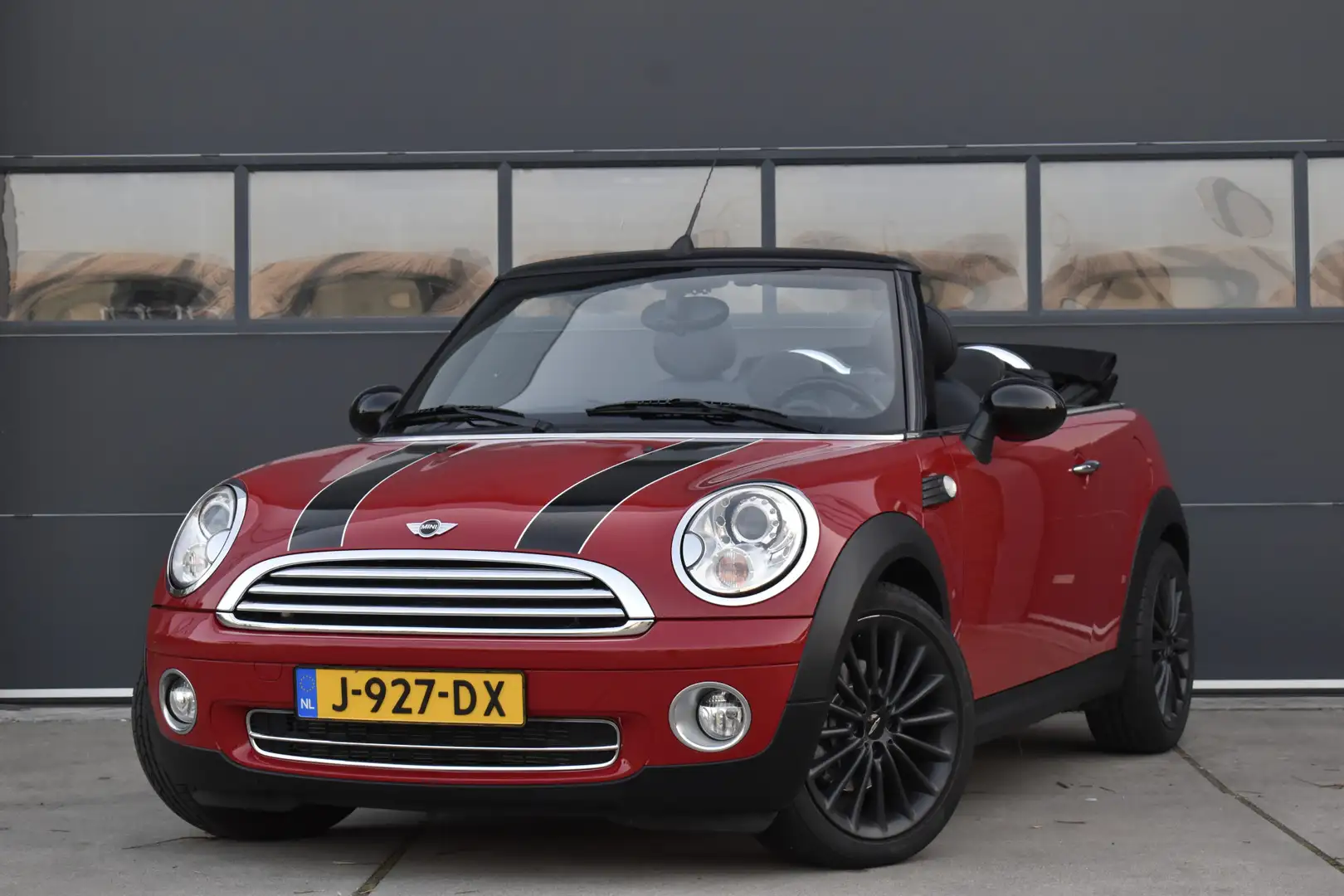MINI Cooper Cabrio Mini 1.6 Pepper Youngtimer Navi - Leer - Xenon - C Rood - 1