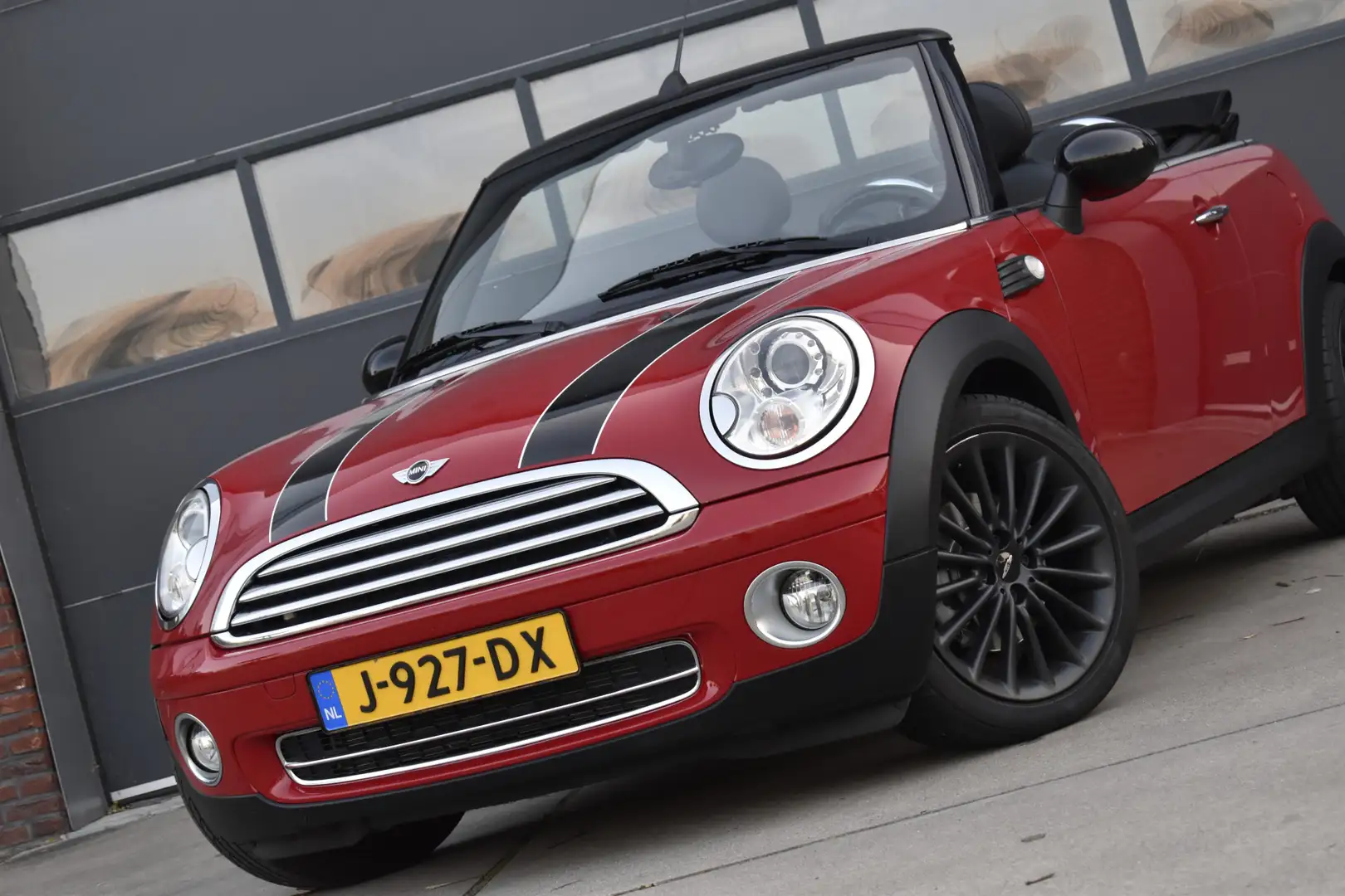 MINI Cooper Cabrio Mini 1.6 Pepper Youngtimer Navi - Leer - Xenon - C Rood - 2
