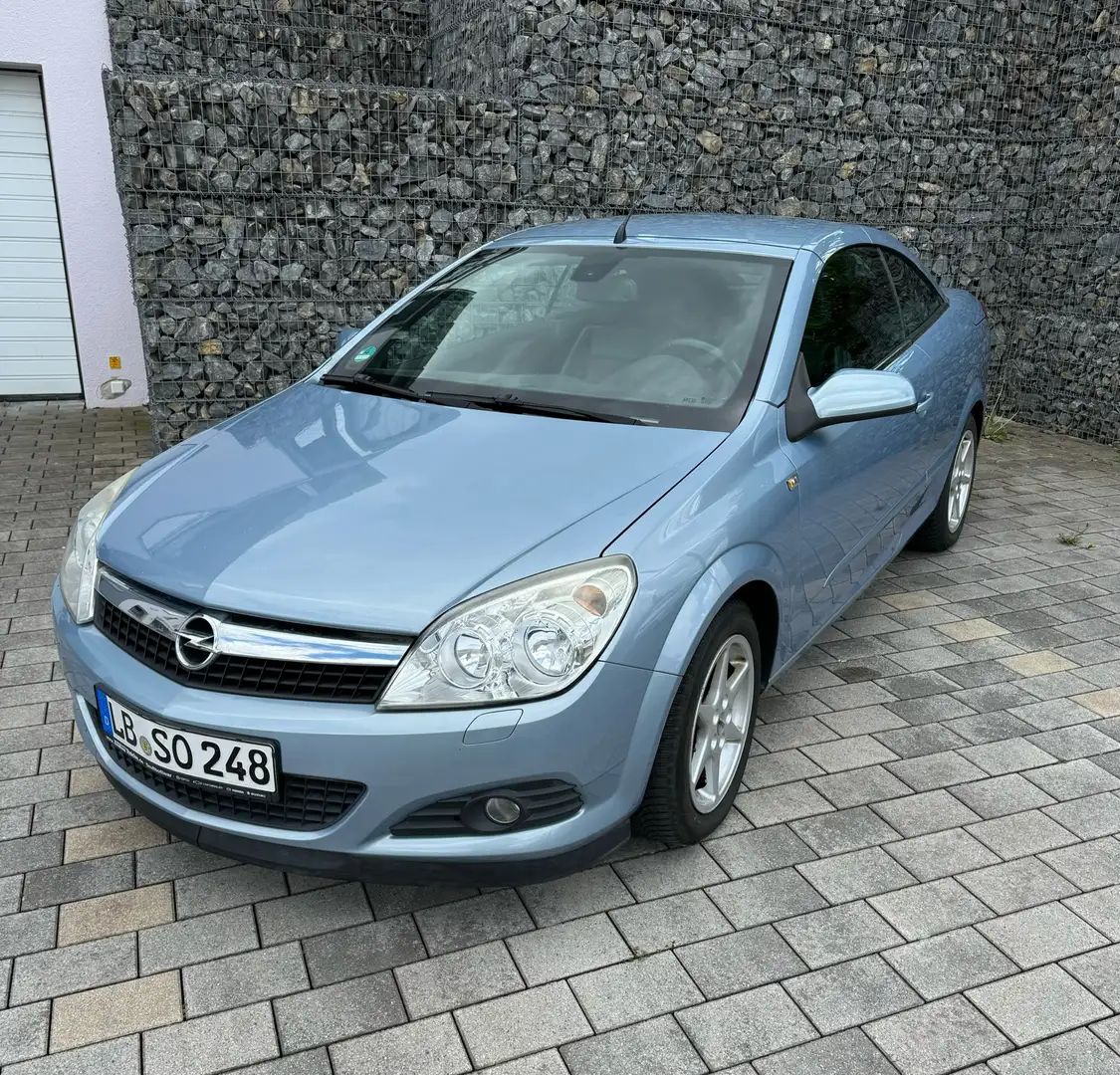 Opel Astra TwinTop Blau - 1