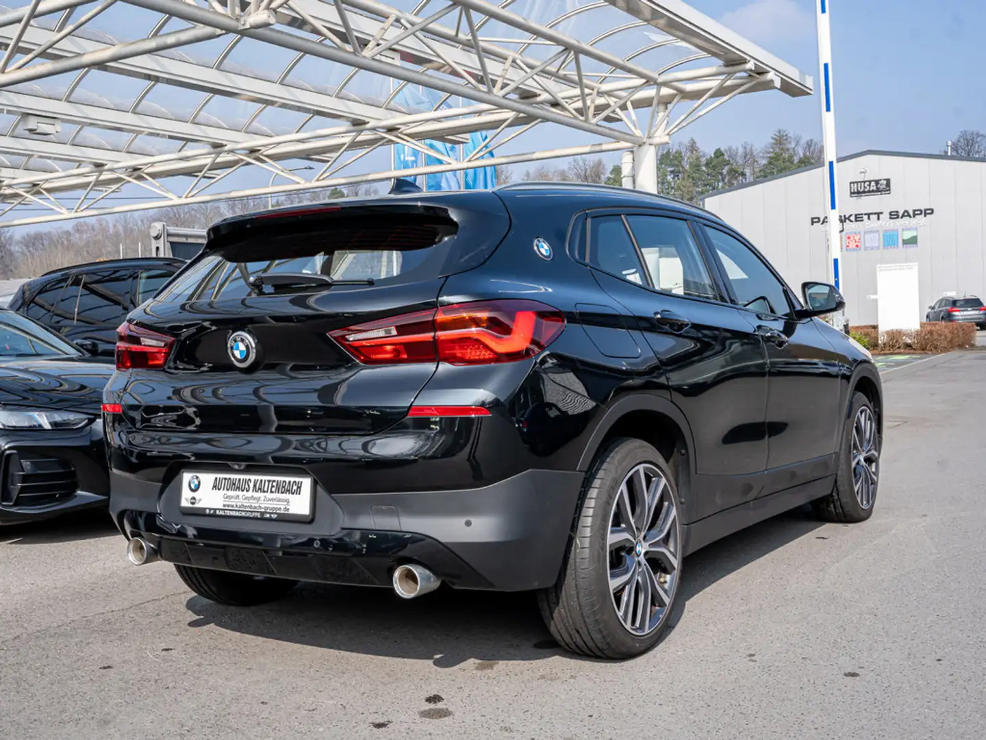 BMW X2 xDrive20d Advantage Plus PANO AHK HUD LED Zwart - 2