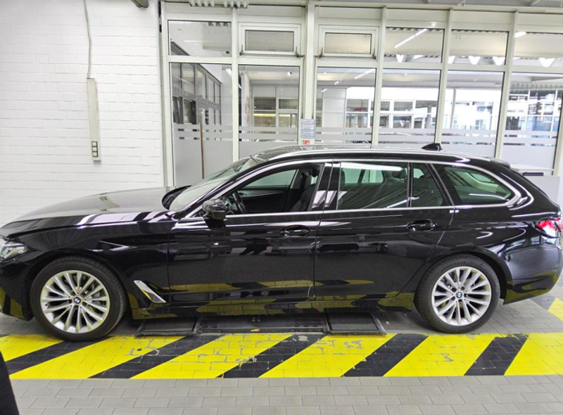 BMW 530 d xDrive Luxury Line AHK/HUD/ACC/H-KARDON/ — photo 2