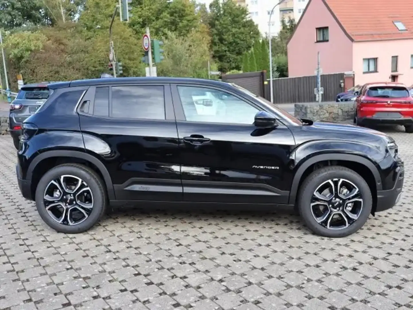 Jeep Avenger Summit e-Hybrid 1.2 Schwarz - 2