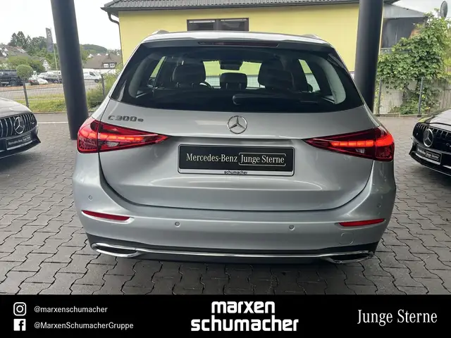 Mercedes-Benz 300 view 5