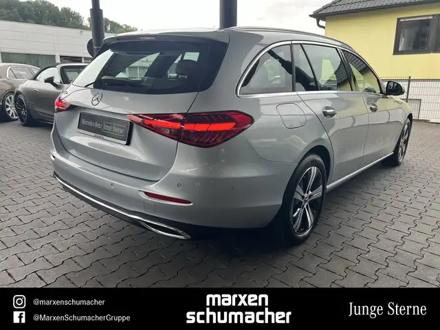 Mercedes-Benz 300 view 4