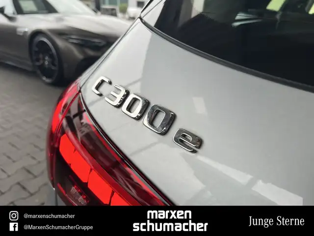Mercedes-Benz 300 view 12