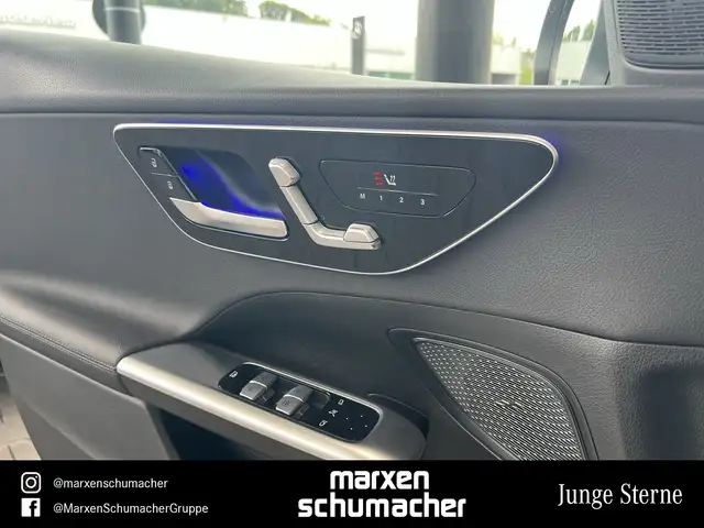 Mercedes-Benz 300 view 7
