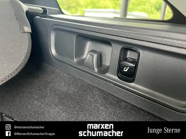 Mercedes-Benz 300 view 14