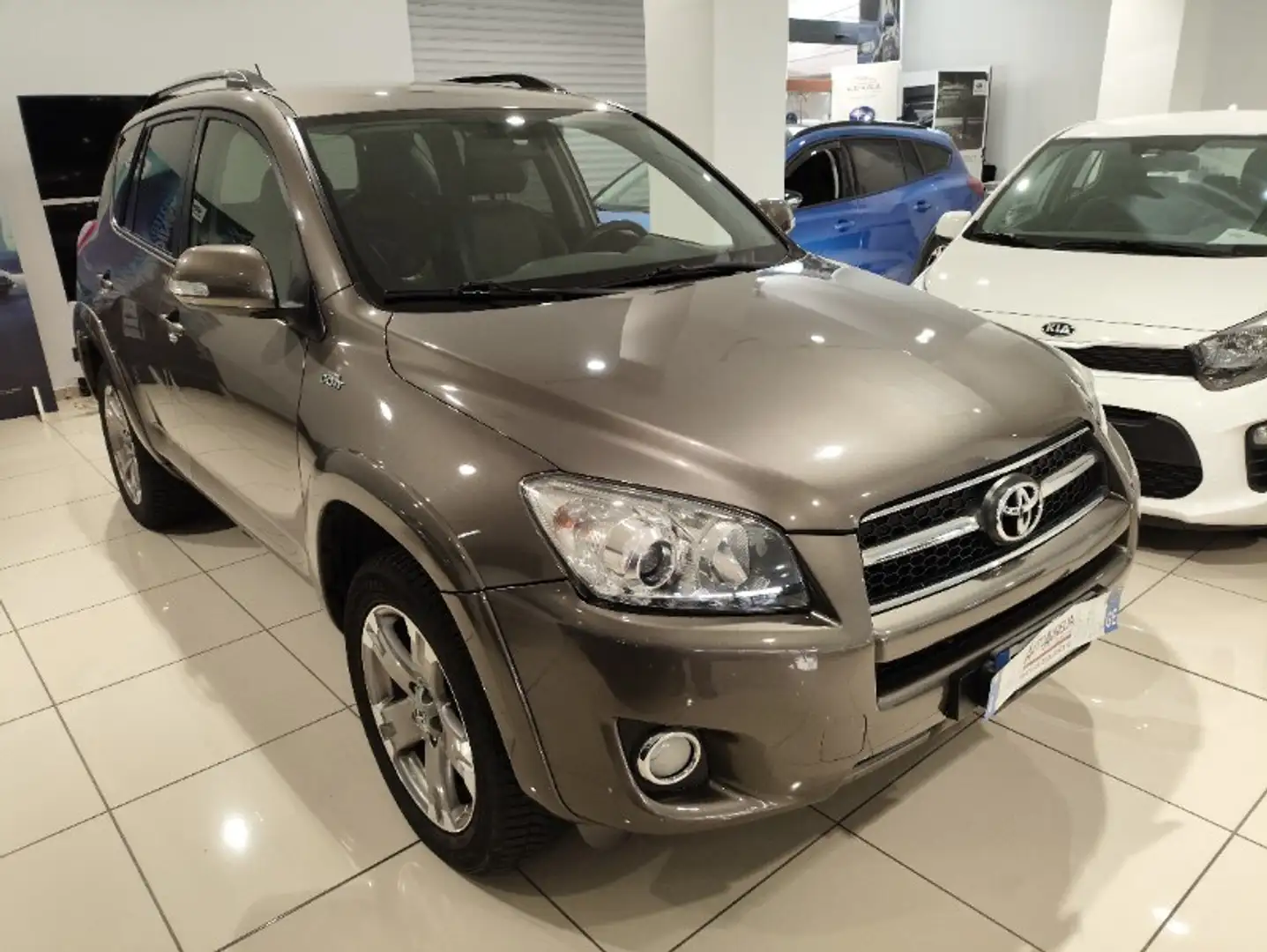 Toyota RAV 4 Crossover 2.2 D-Cat A/T 150 CV Luxury Grijs - 1