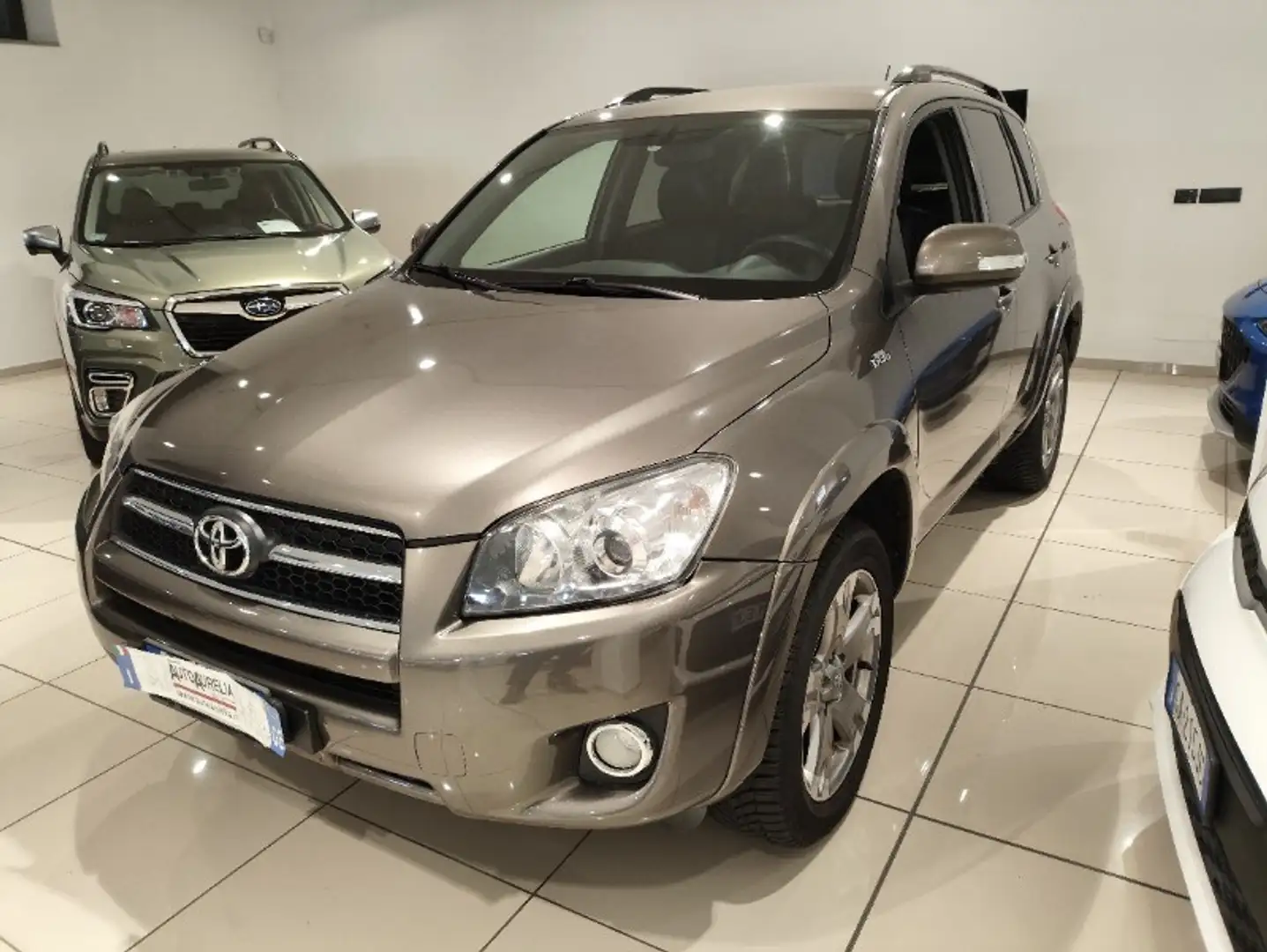 Toyota RAV 4 Crossover 2.2 D-Cat A/T 150 CV Luxury Grijs - 2