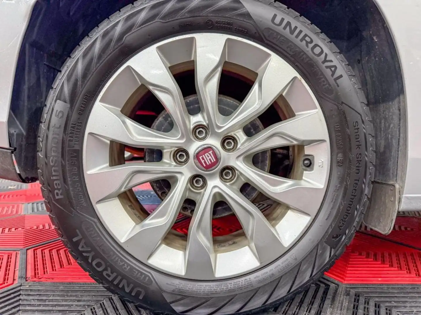 Fiat Tipo 1.4i - 95 2019 5P 2016 BERLINE Lounge PHASE 1 Gris - 2